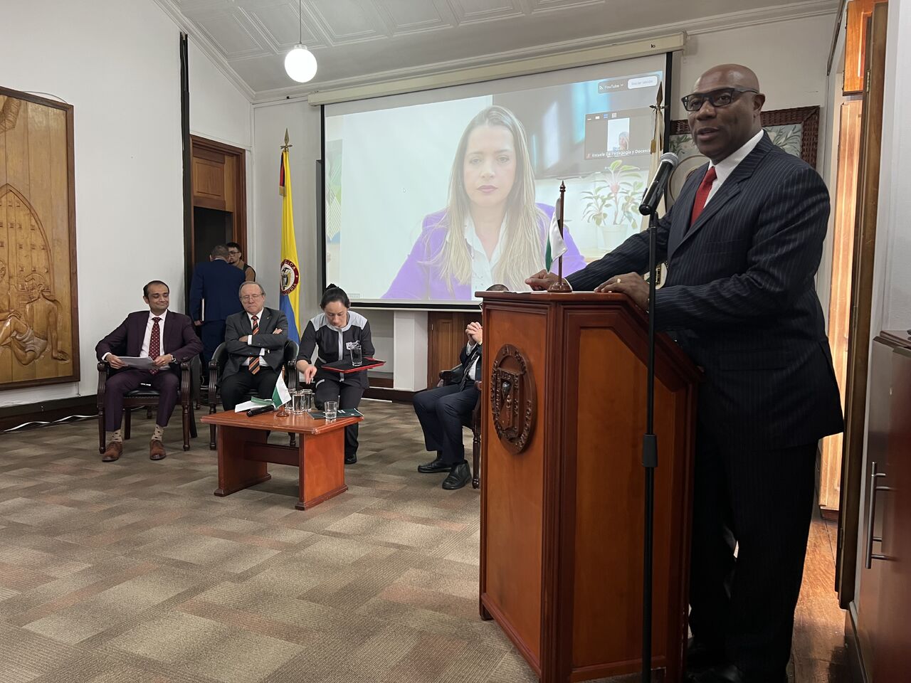 Ascendia Consulting presentation at Universidad La Gran Colombia auditorium